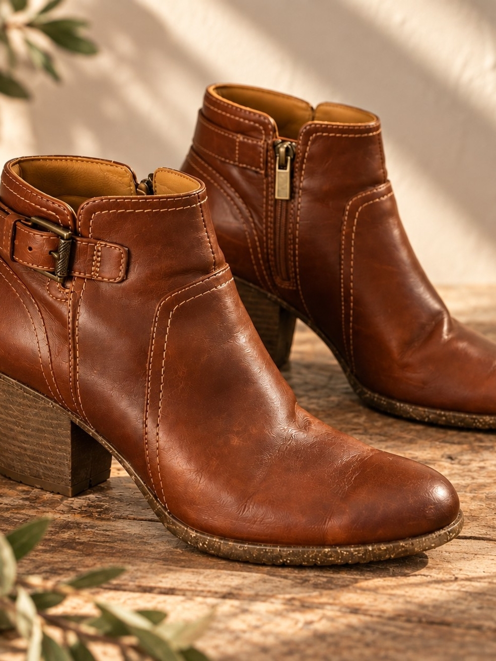 Clarks Unstructured Women's 7.5 Brown Leather Ankle Boots Block Heel Buckle Zip